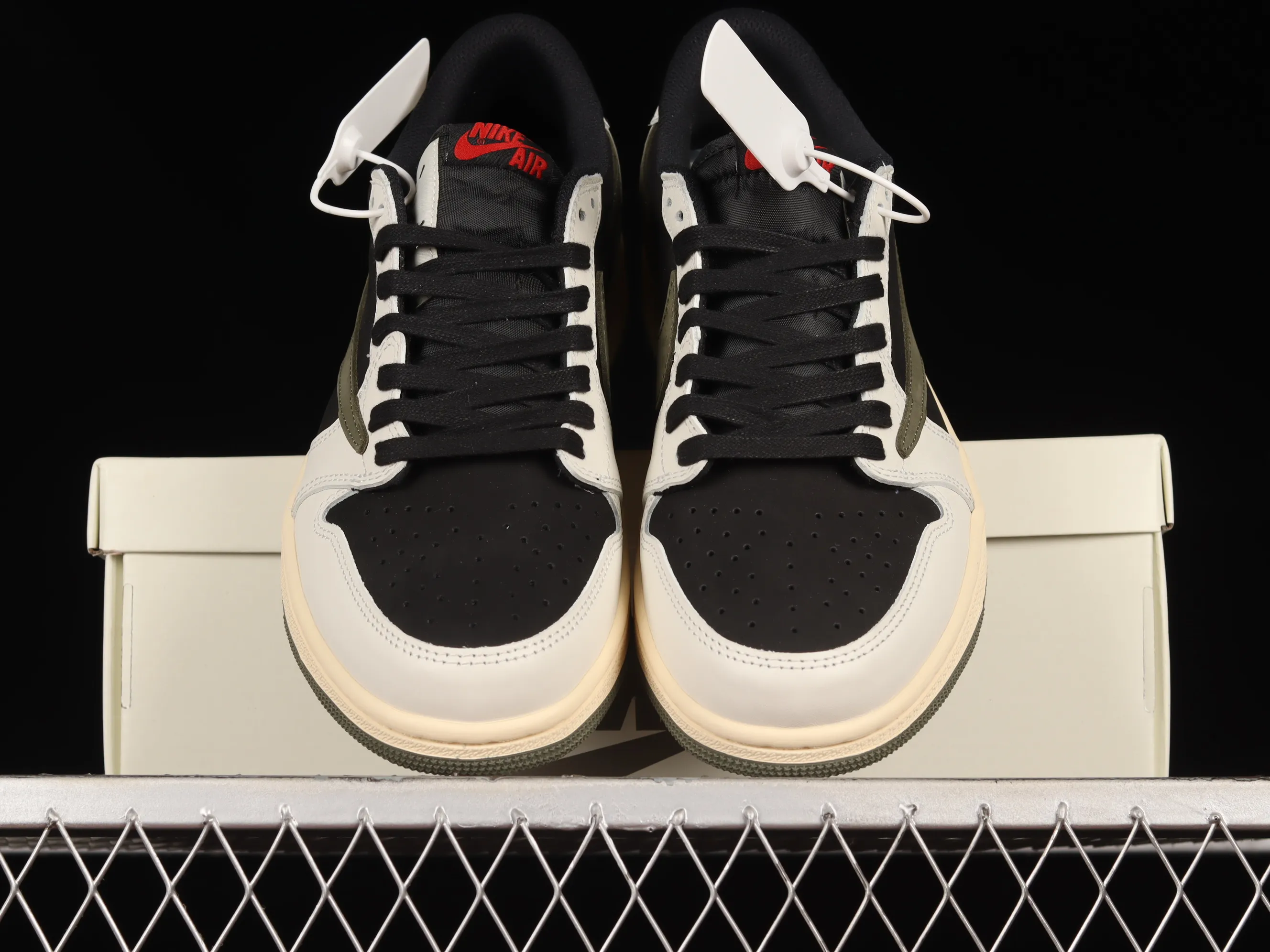 All categories Air Jordan Jordan series basketball shoes Air Jordan 1 Low Travis Scott x Air Jordan 1 Low OG AJ1 Joe 1 joint overhead hook DZ4137-106